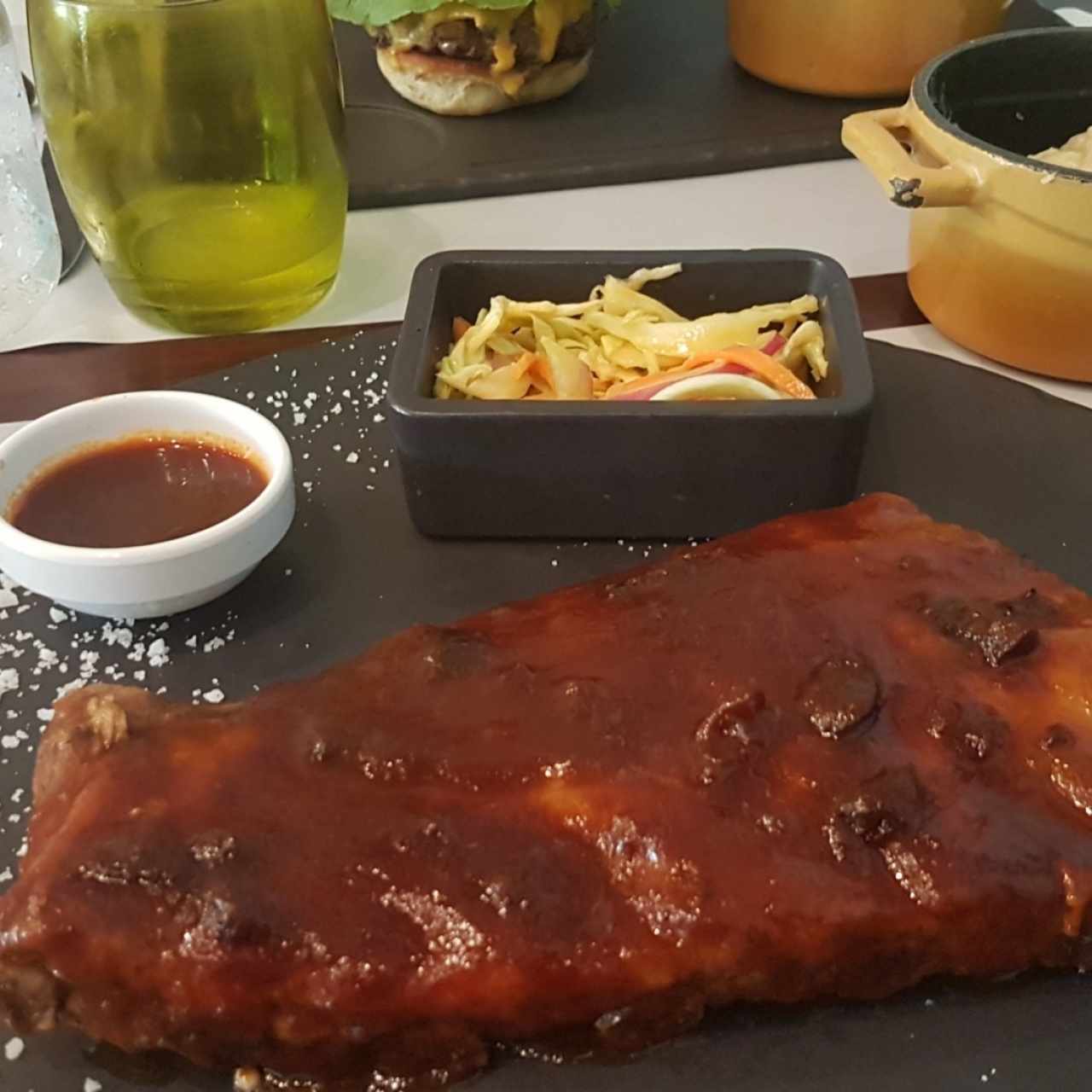 medio rack de costilla de cerdo