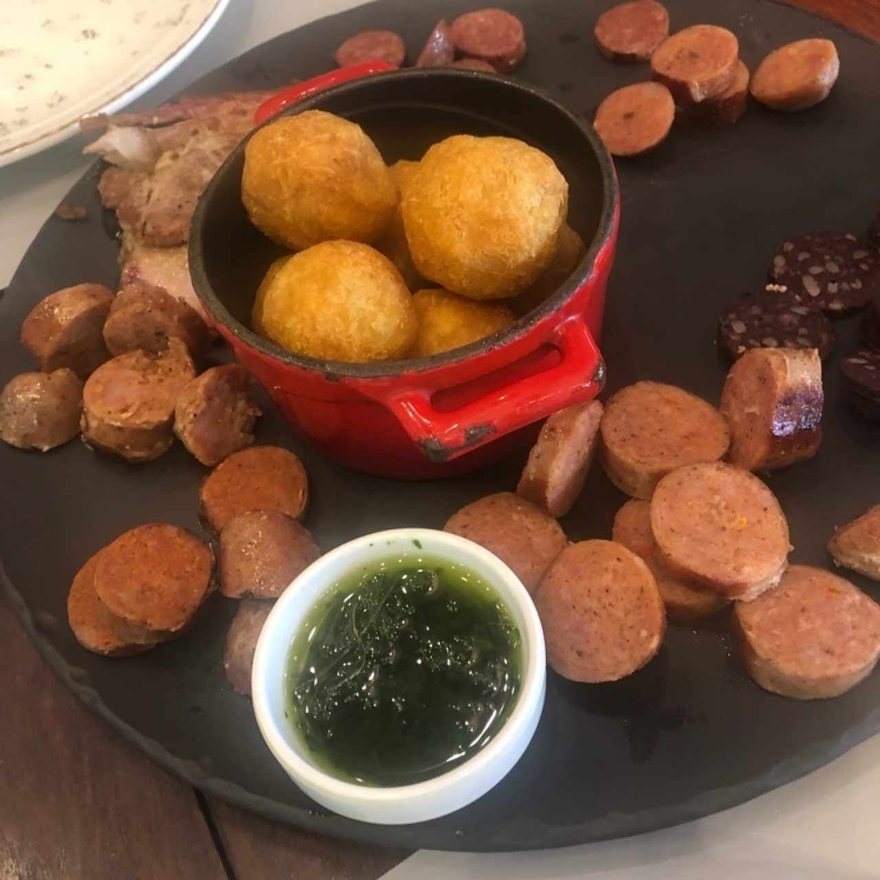 degustación de chorizos, morcilla... 