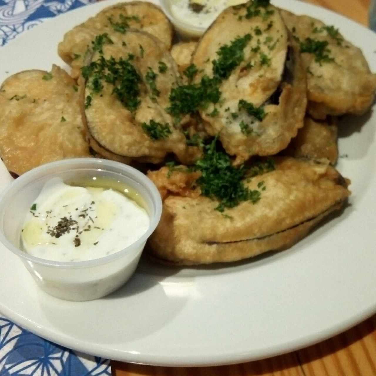 berenjenas fritas con tzatziki