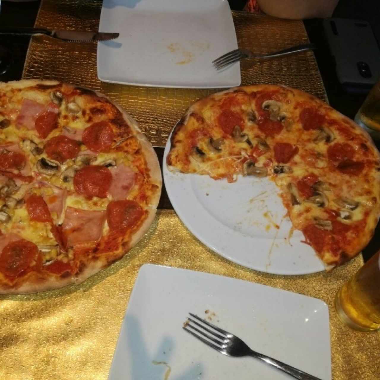 pizzas peperoni e fungi y creada