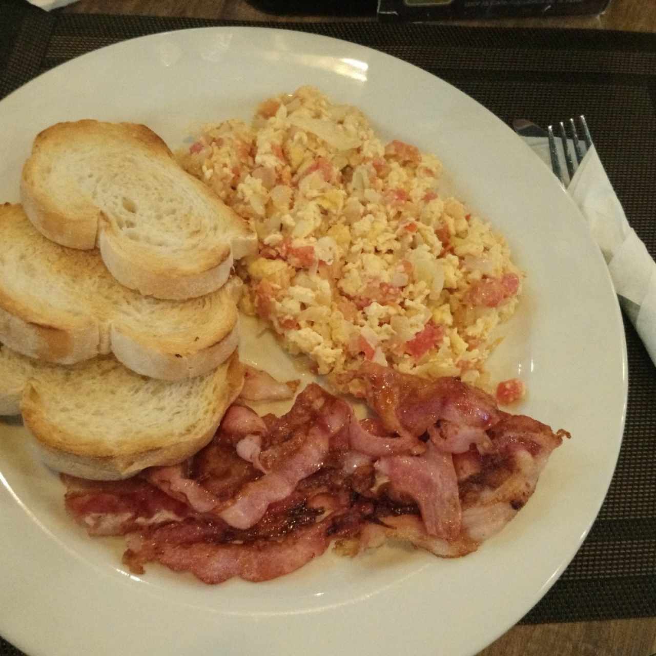 Huevos con tocino