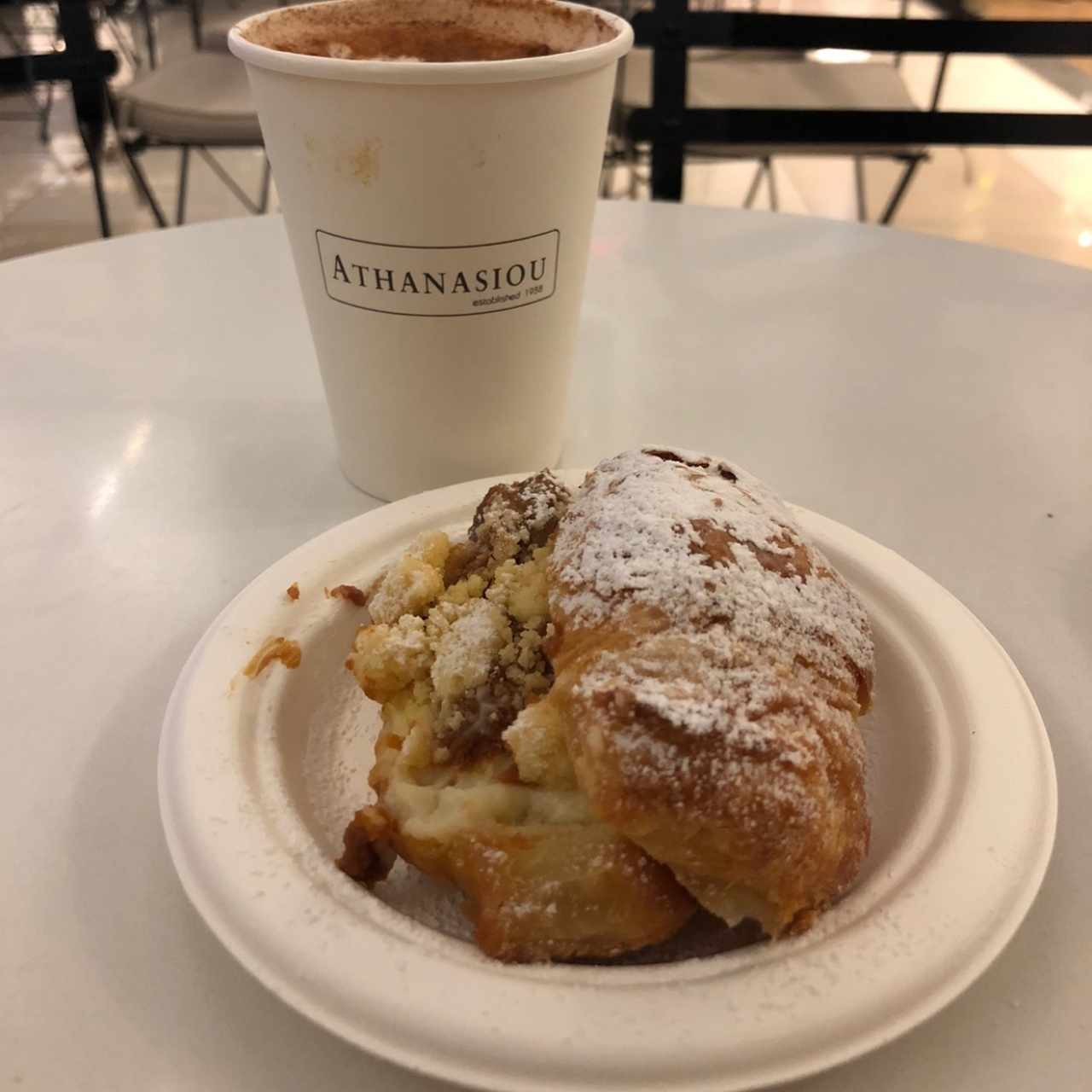 Croissant de dulce de leche y galleta