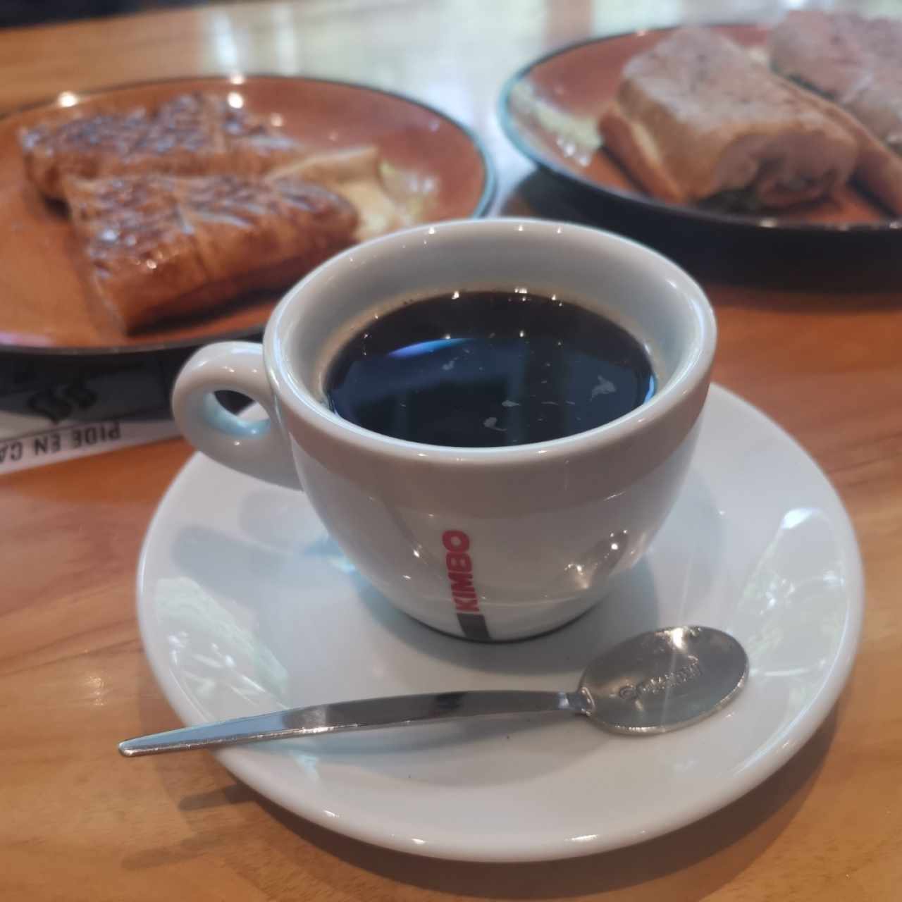 café y emparedado de pavo 