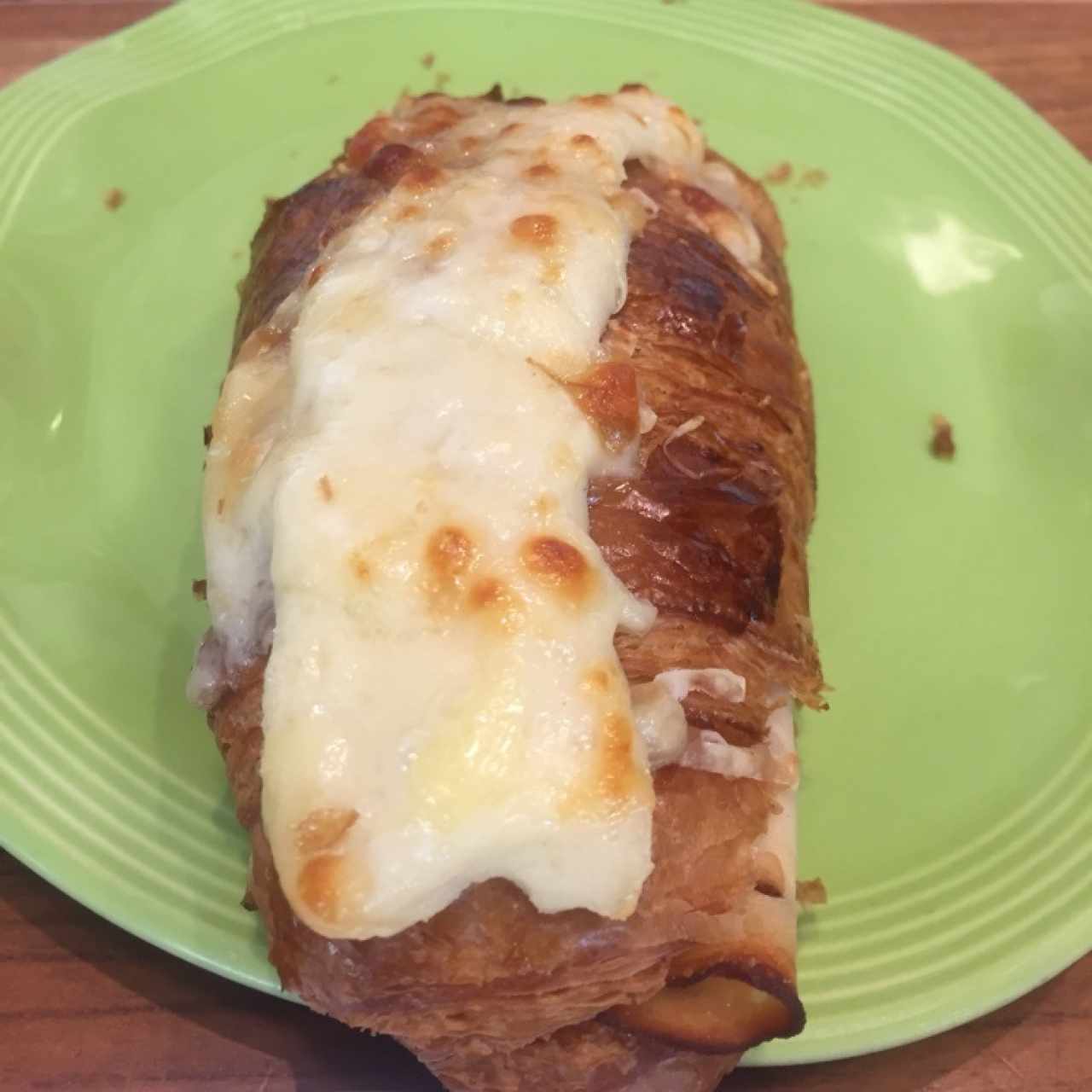 Croissant de jamón y queso 