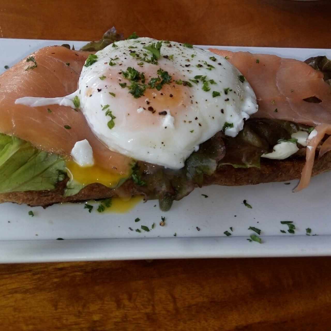 huevos pochados con salmón 