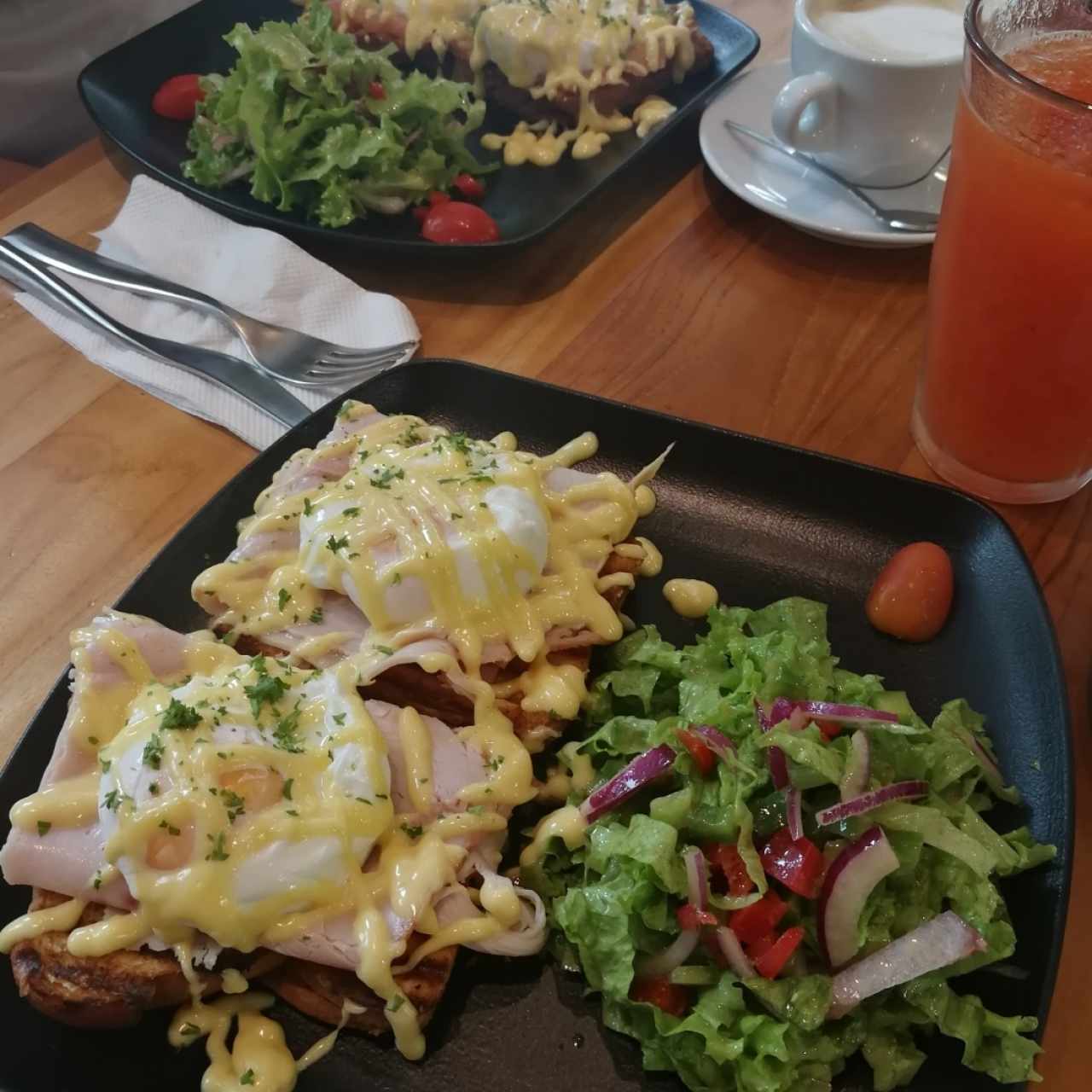 Huevos benedictinos con jamón 