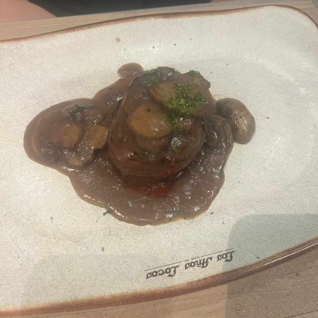 Filete Mignon con Tocino Artesanal y Salsa de Hongos