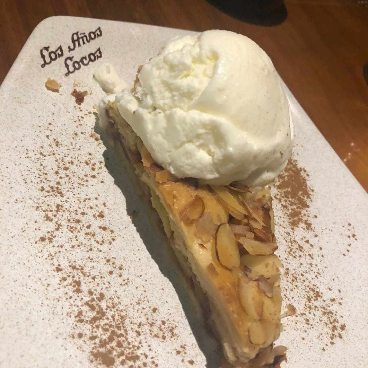 postre de pie de manzana con helado