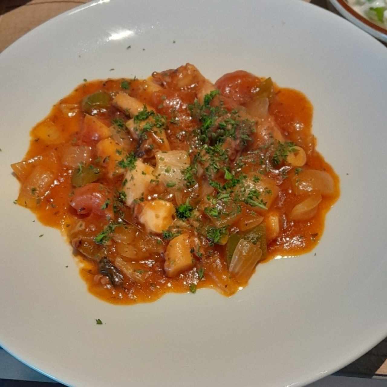 Pulpo en Salsa Criolla Picante