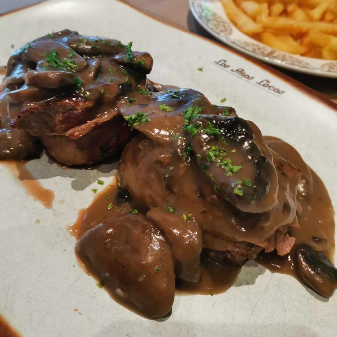 Filete Mignon con Tocino Artesanal y Salsa de Hongos