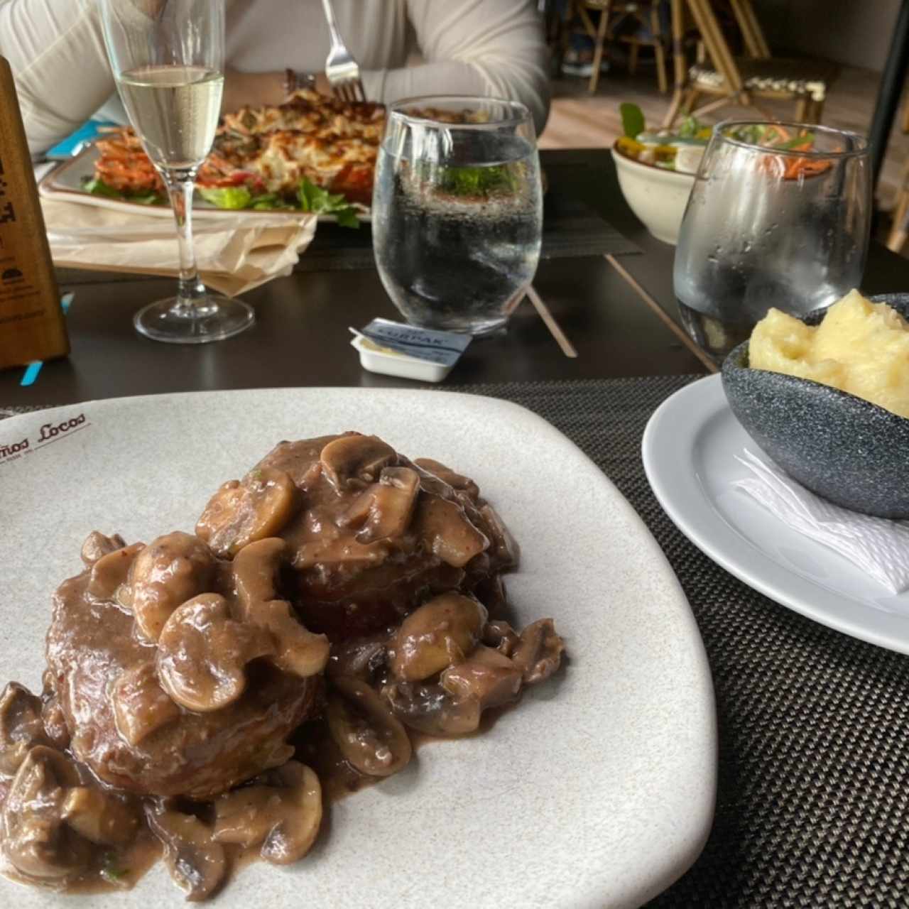 Filete Mignon con Tocino Artesanal y Salsa de Hongos