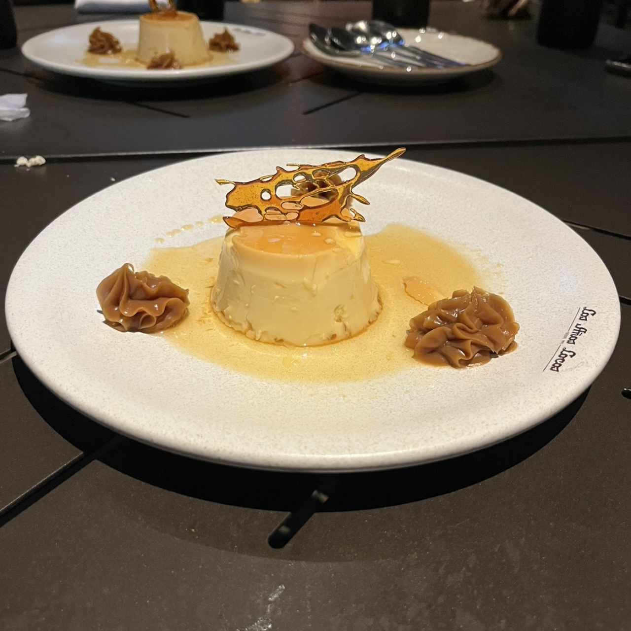 Flan de la casa con dulce de leche