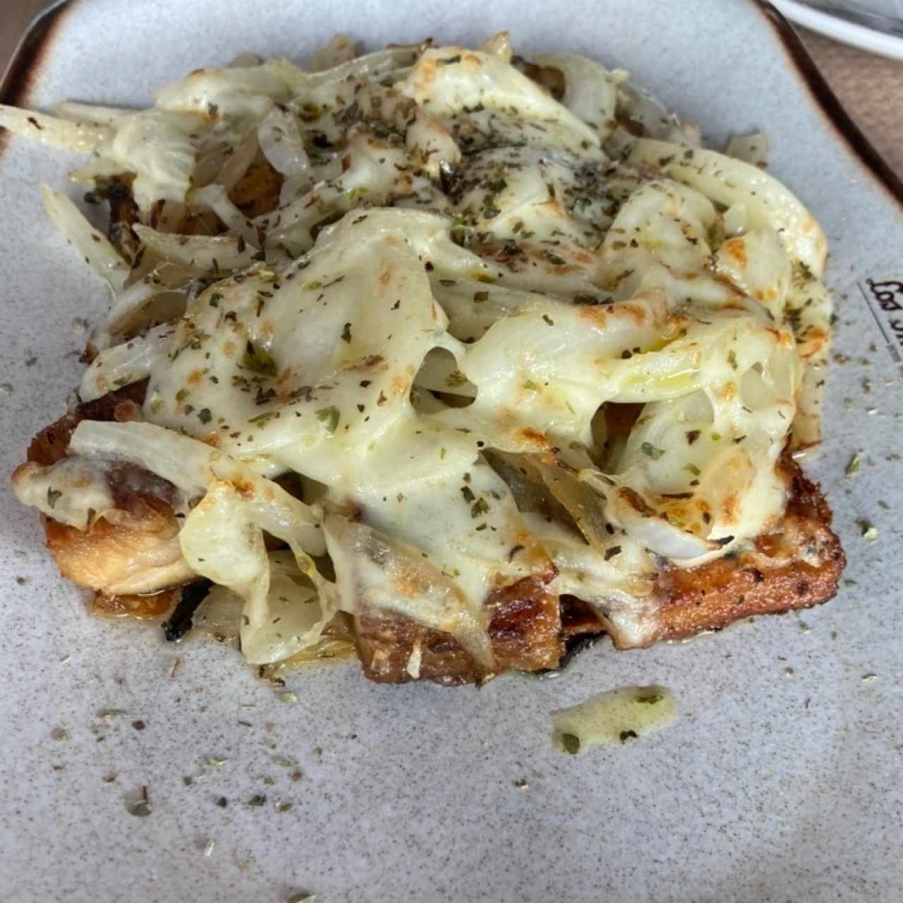 Chuletón de Cerdo Chiricano Encebollado