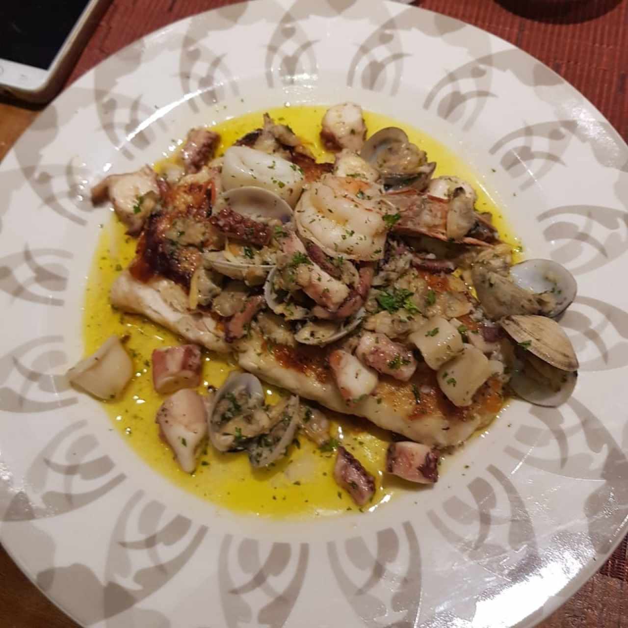 PESCADOS - Corvina al Ajillo