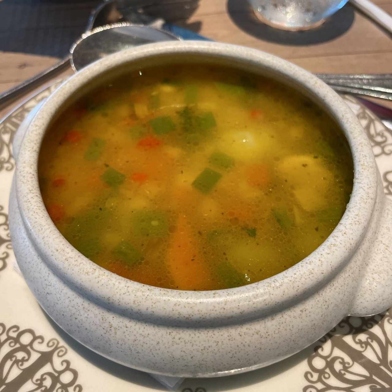 Caldo de Pollo y Vegetales