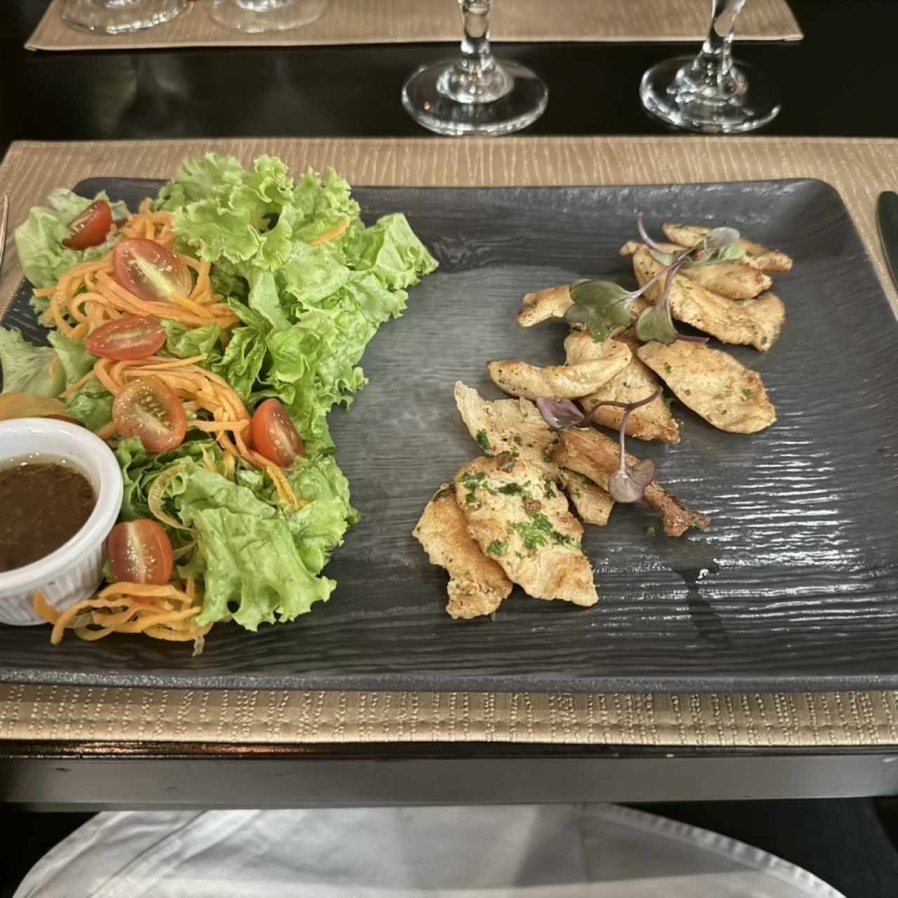 Pechuga al grill con ensalada