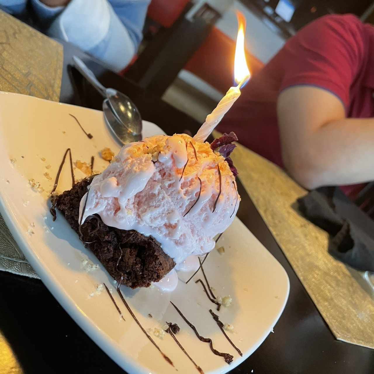 Brownie con helado