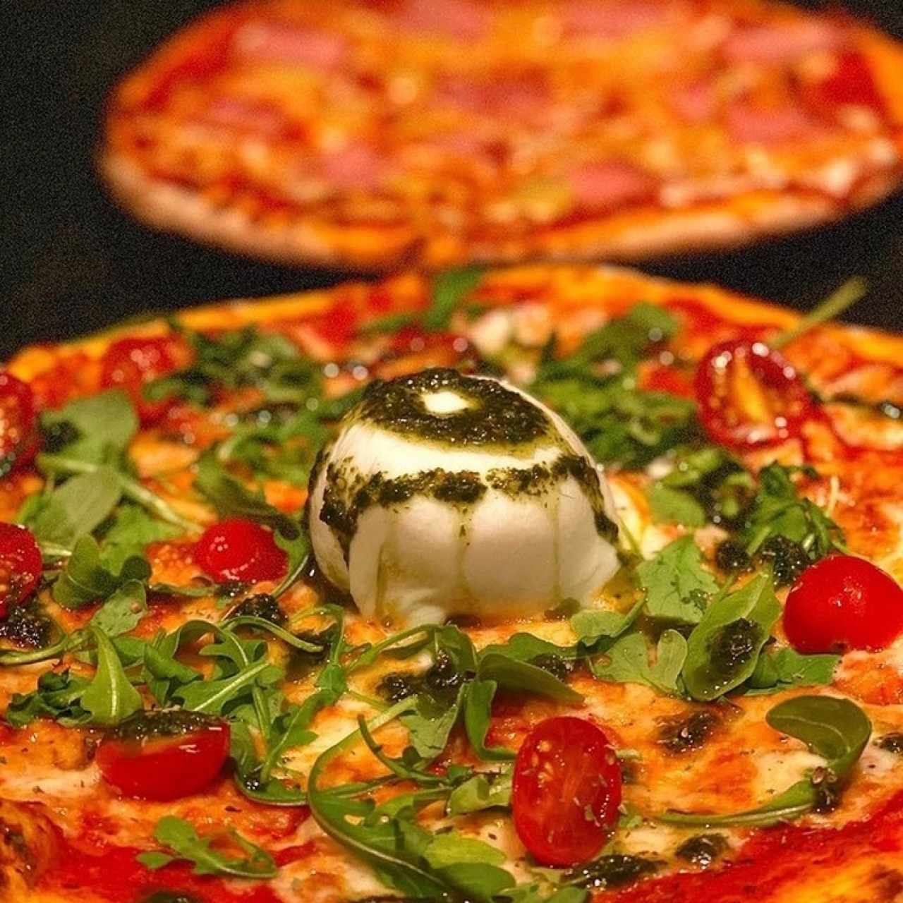 pizza margarita. burrata 