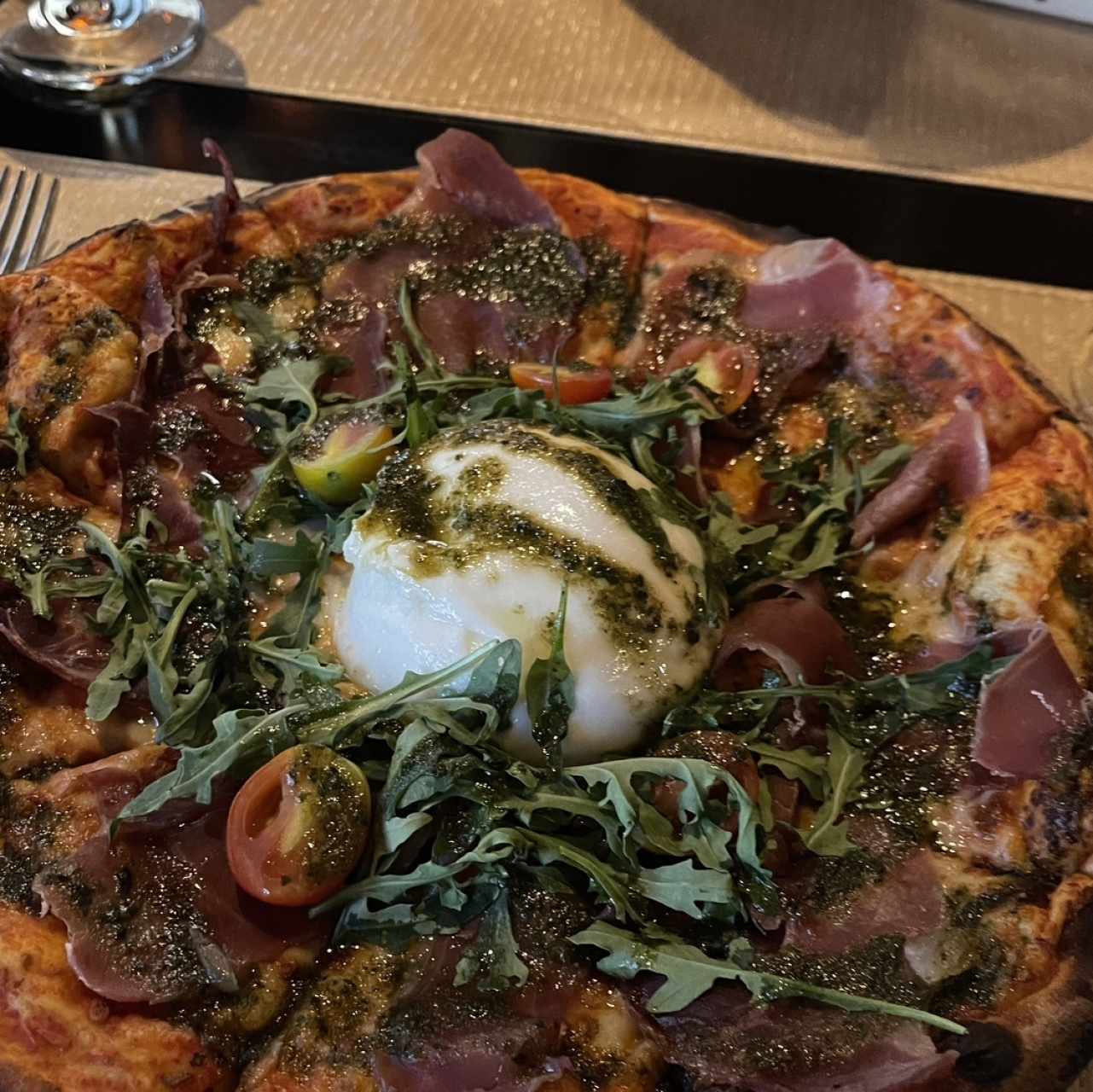 Pizza Burrata con extra de Jamon Serrano