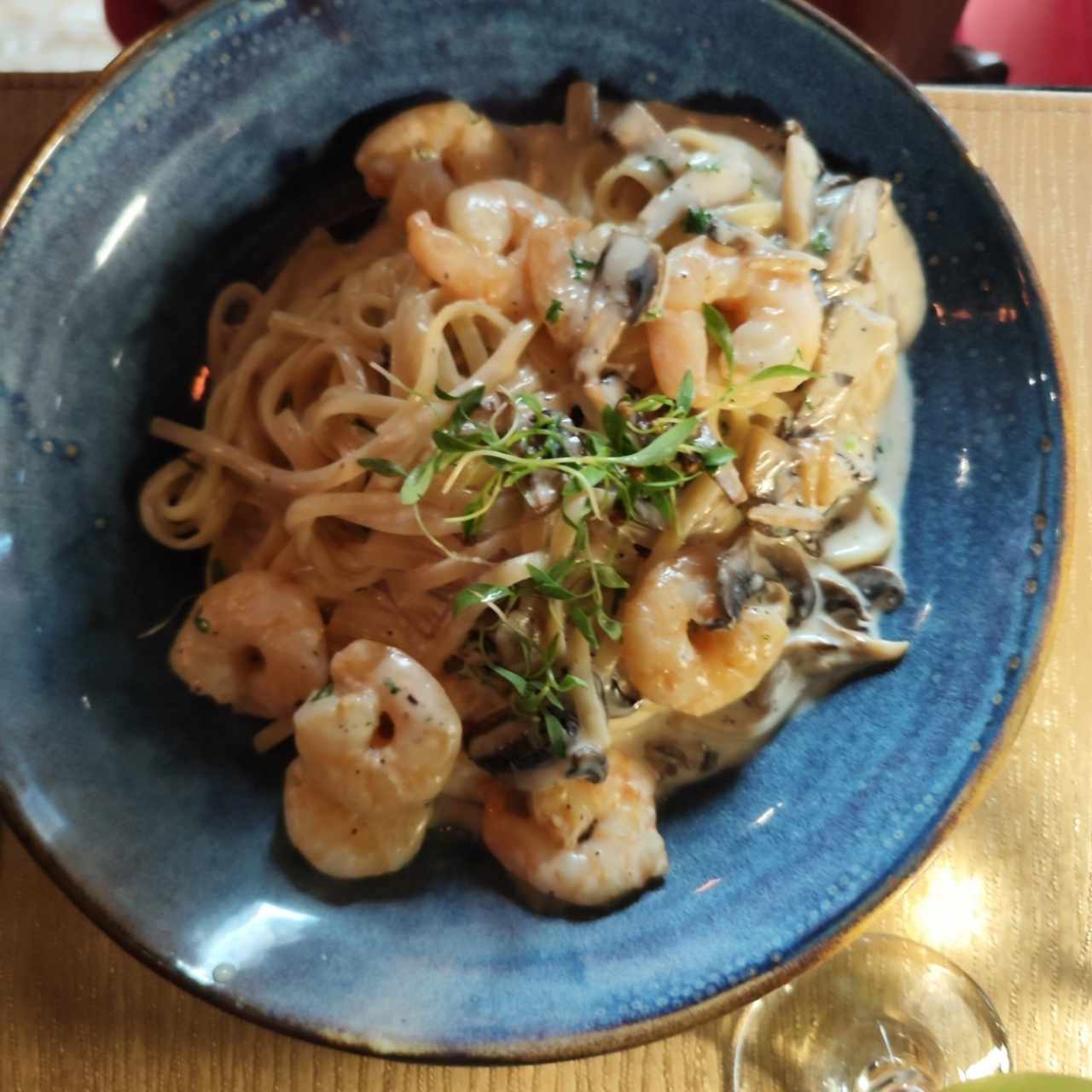 Pasta con Camarones e Funghi