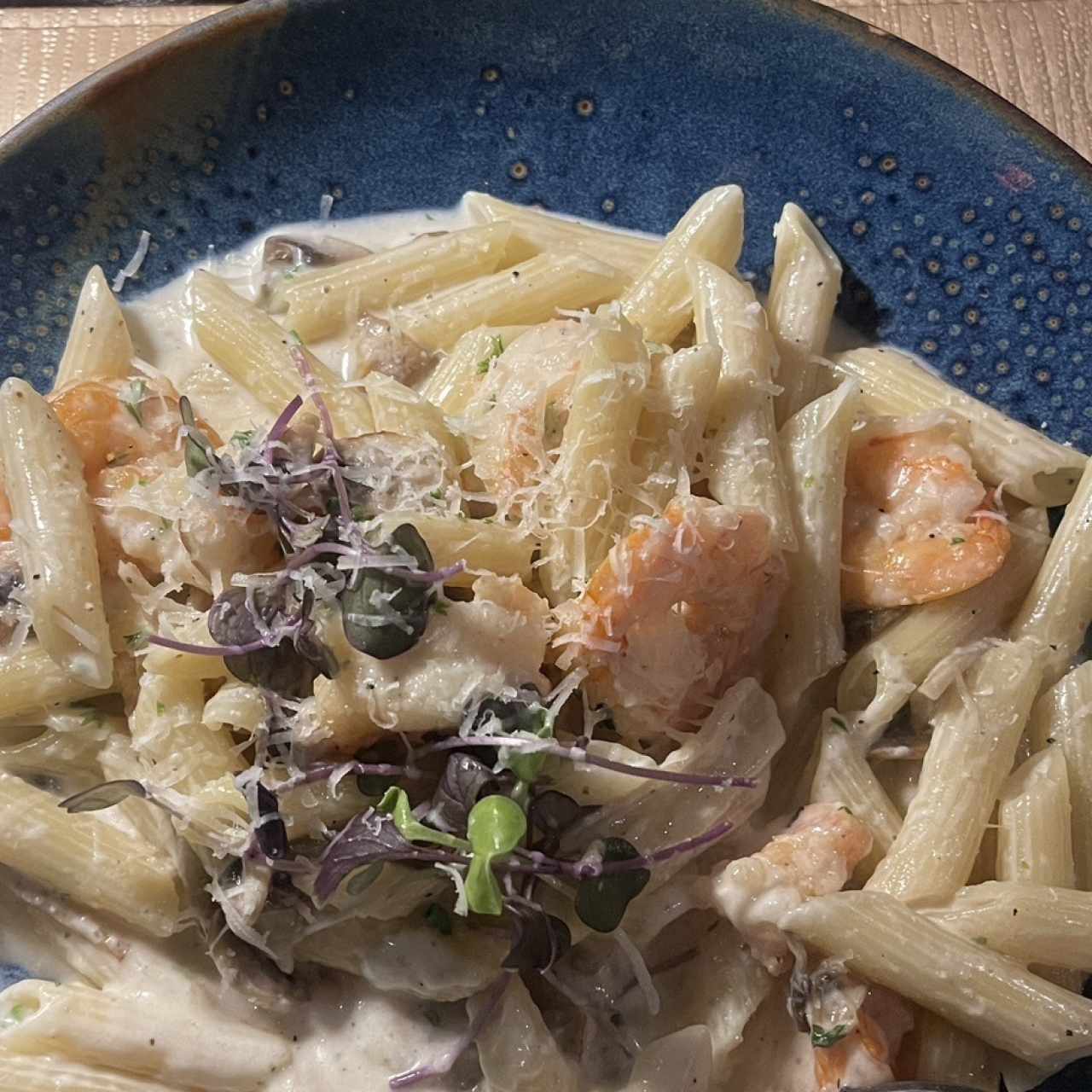 Pasta con Camarones e Funghi