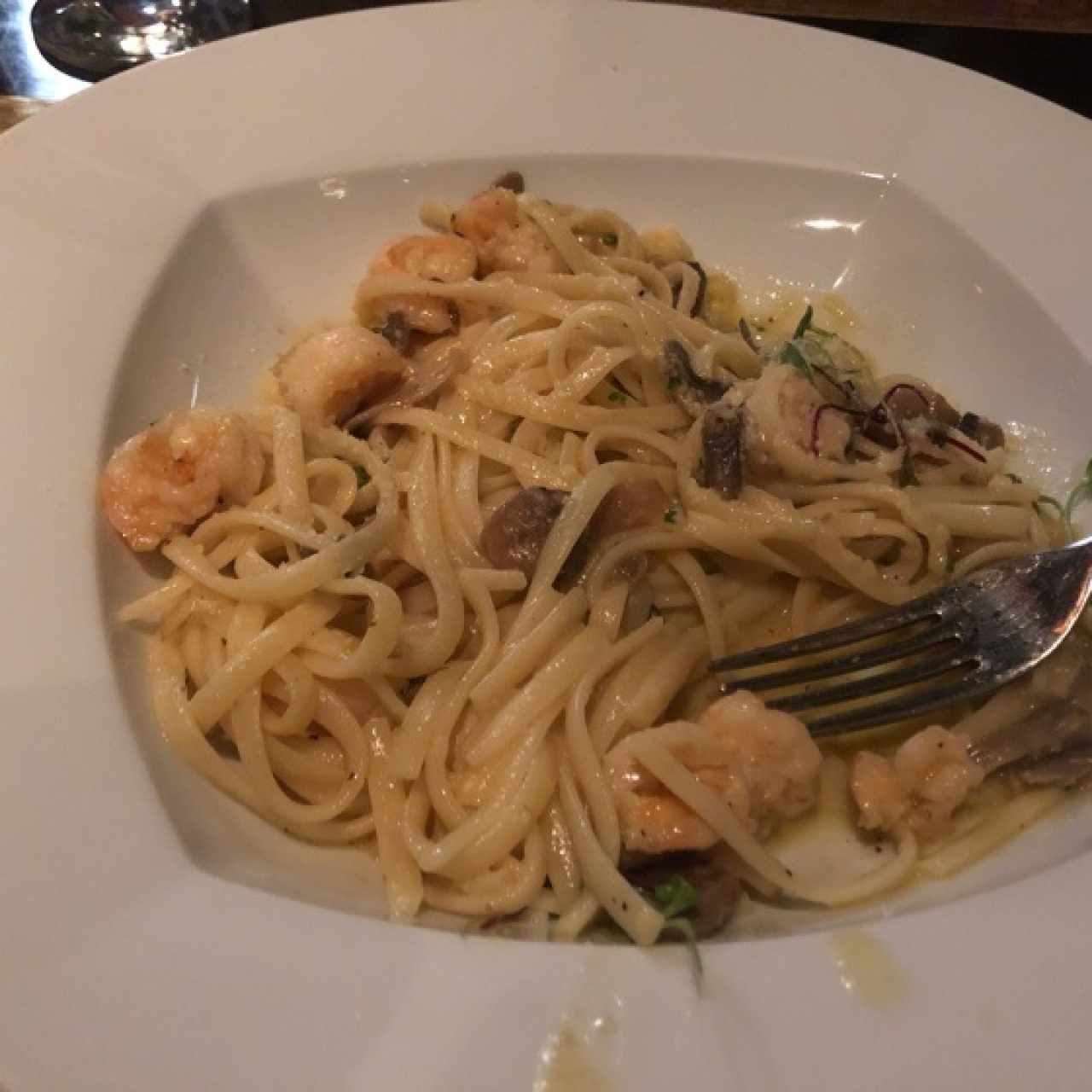 linguini de camarones e funghi