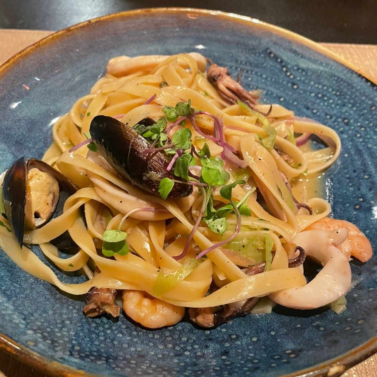 Fetuccini con mariscos al oleo