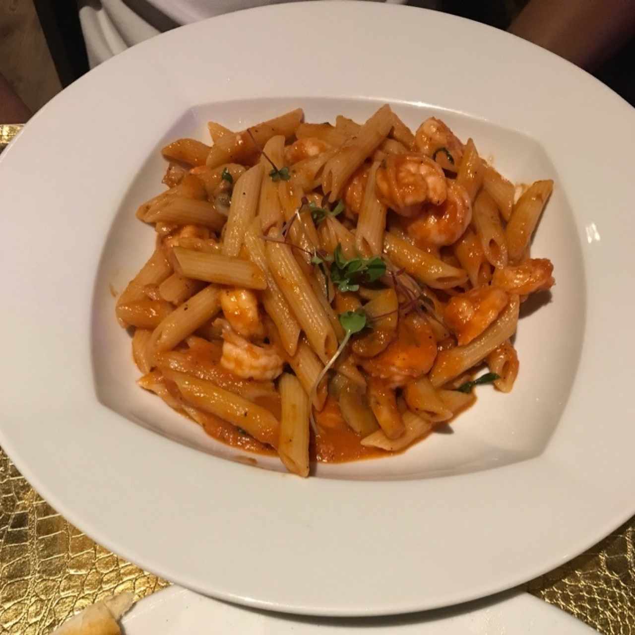 pasta de marisco con salsa roja