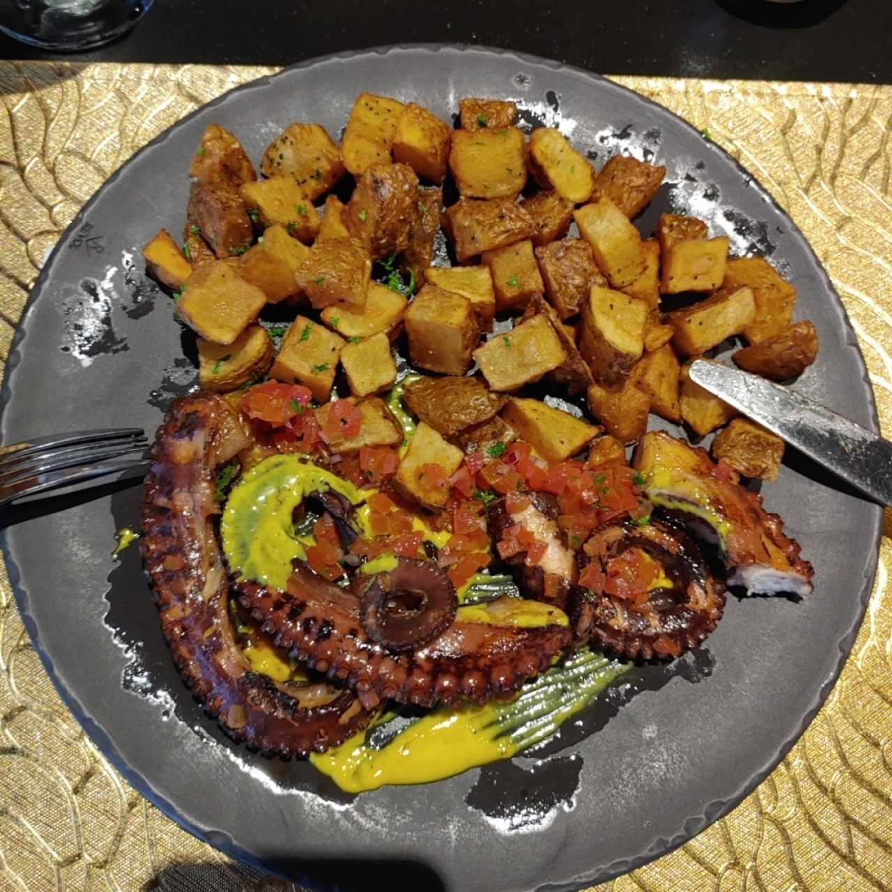 pulpo al grill papas rústicos