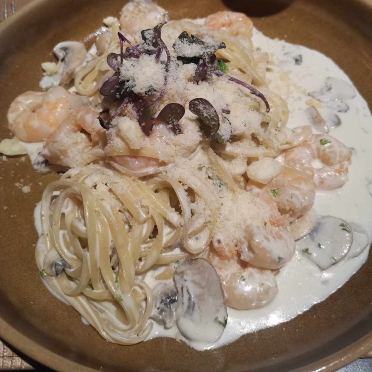 Pasta con camarones e Funghi