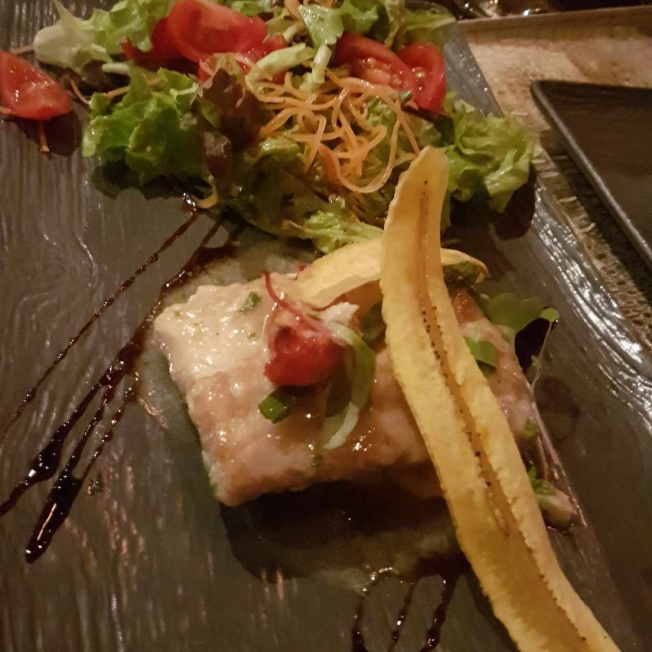 Filete de Dorado con ensalada.