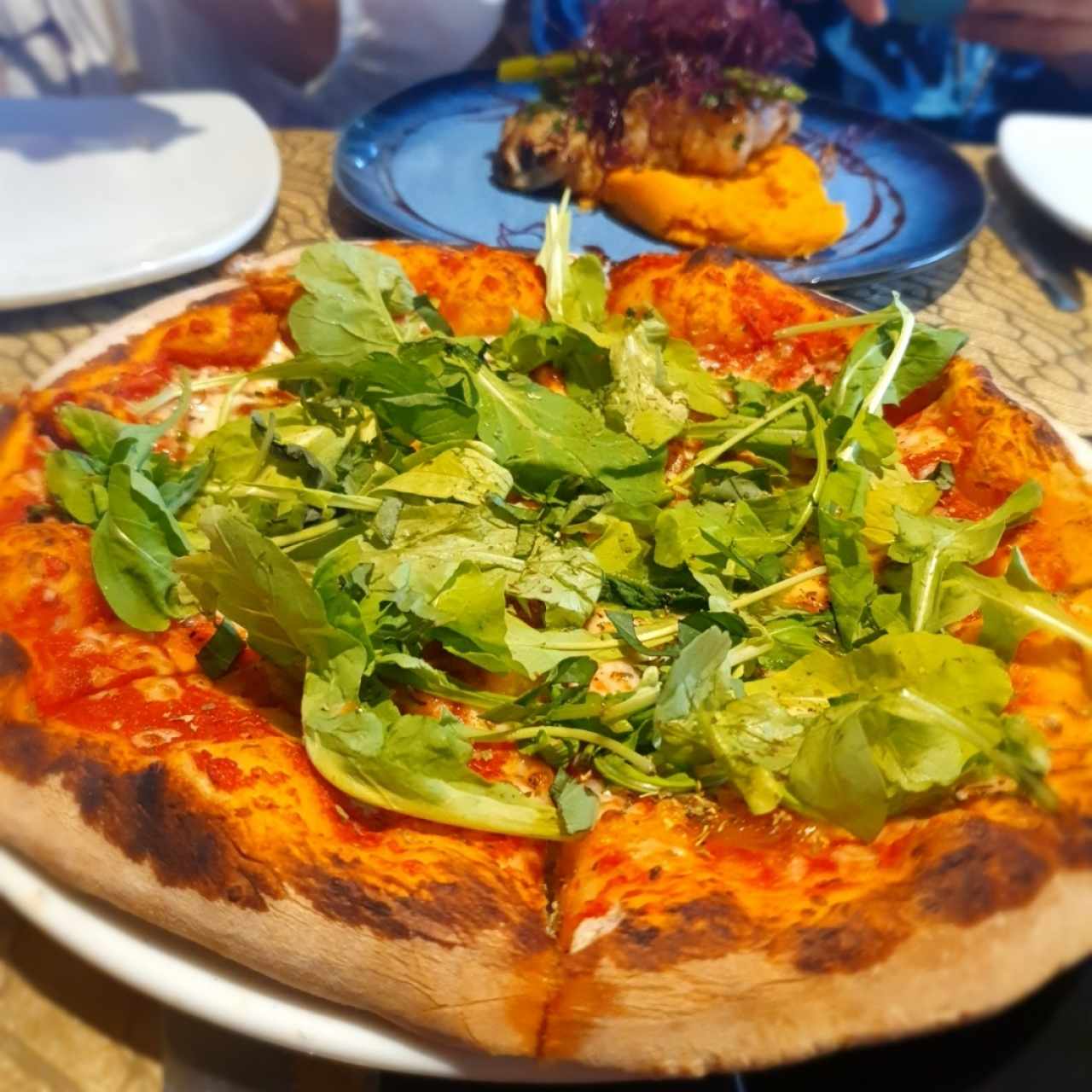 Pizza Margherita with added arugula 