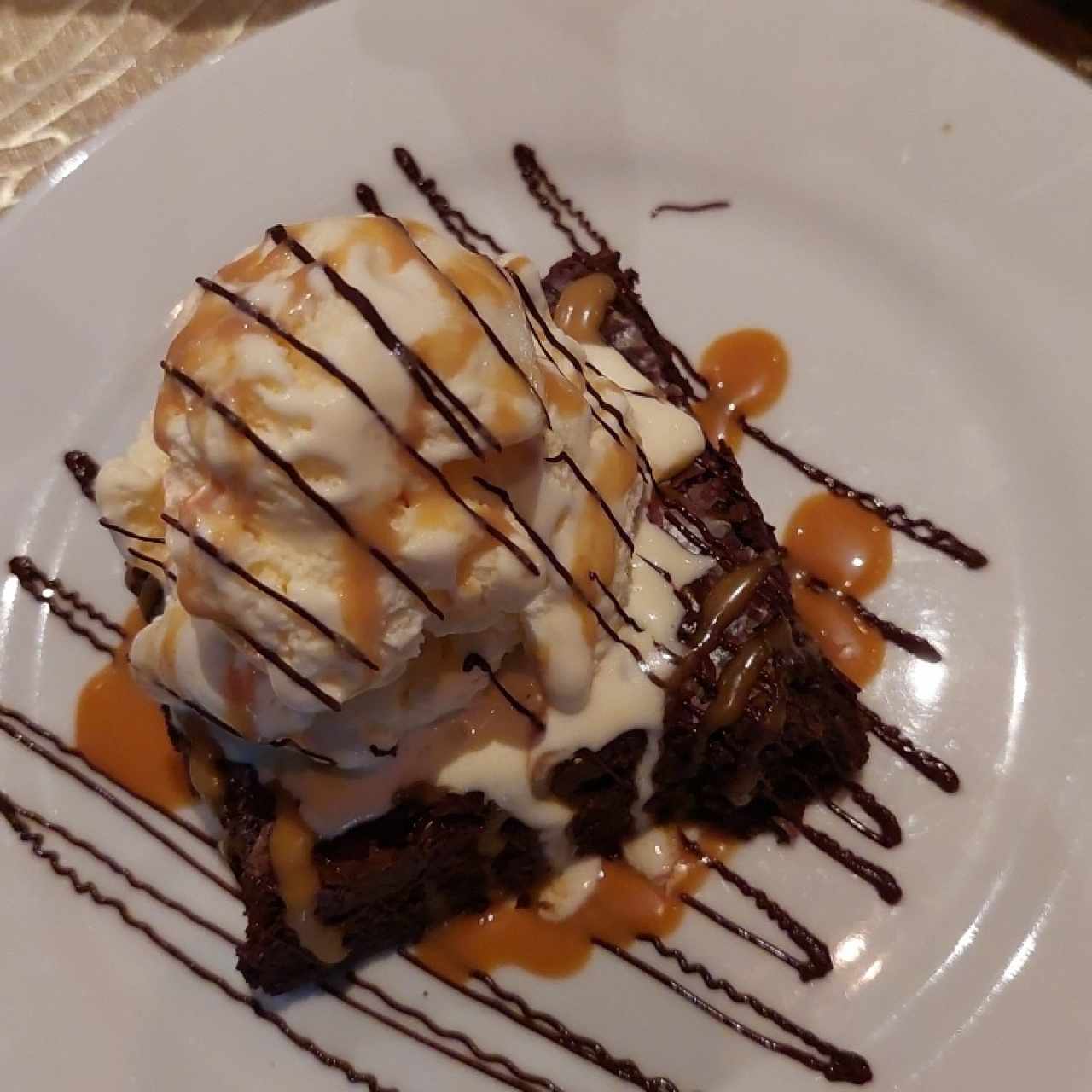 brownie con helado