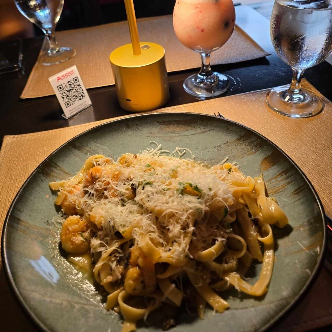 Pasta con Camarones e Funghi