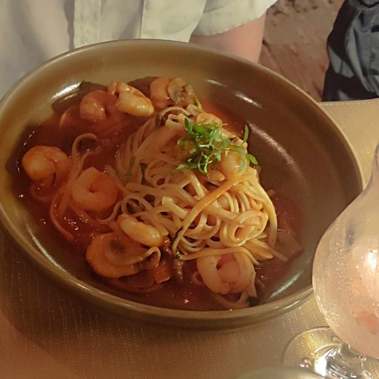 Pasta con Camarones e Funghi