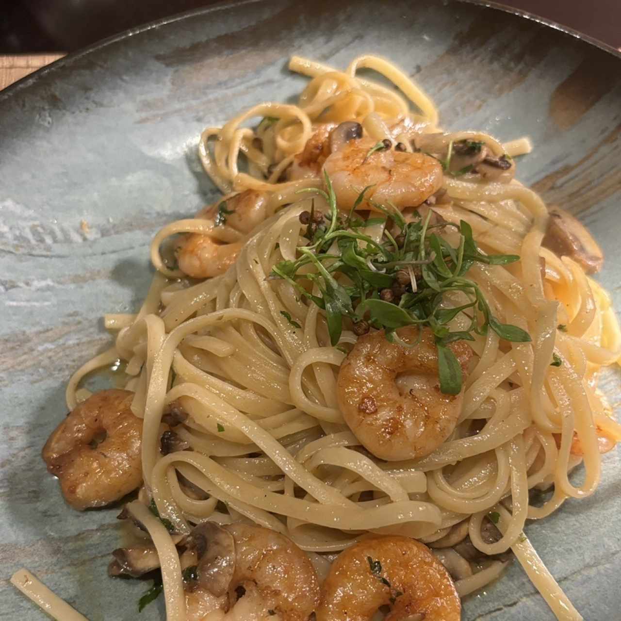 Pasta con Camarones e Funghi