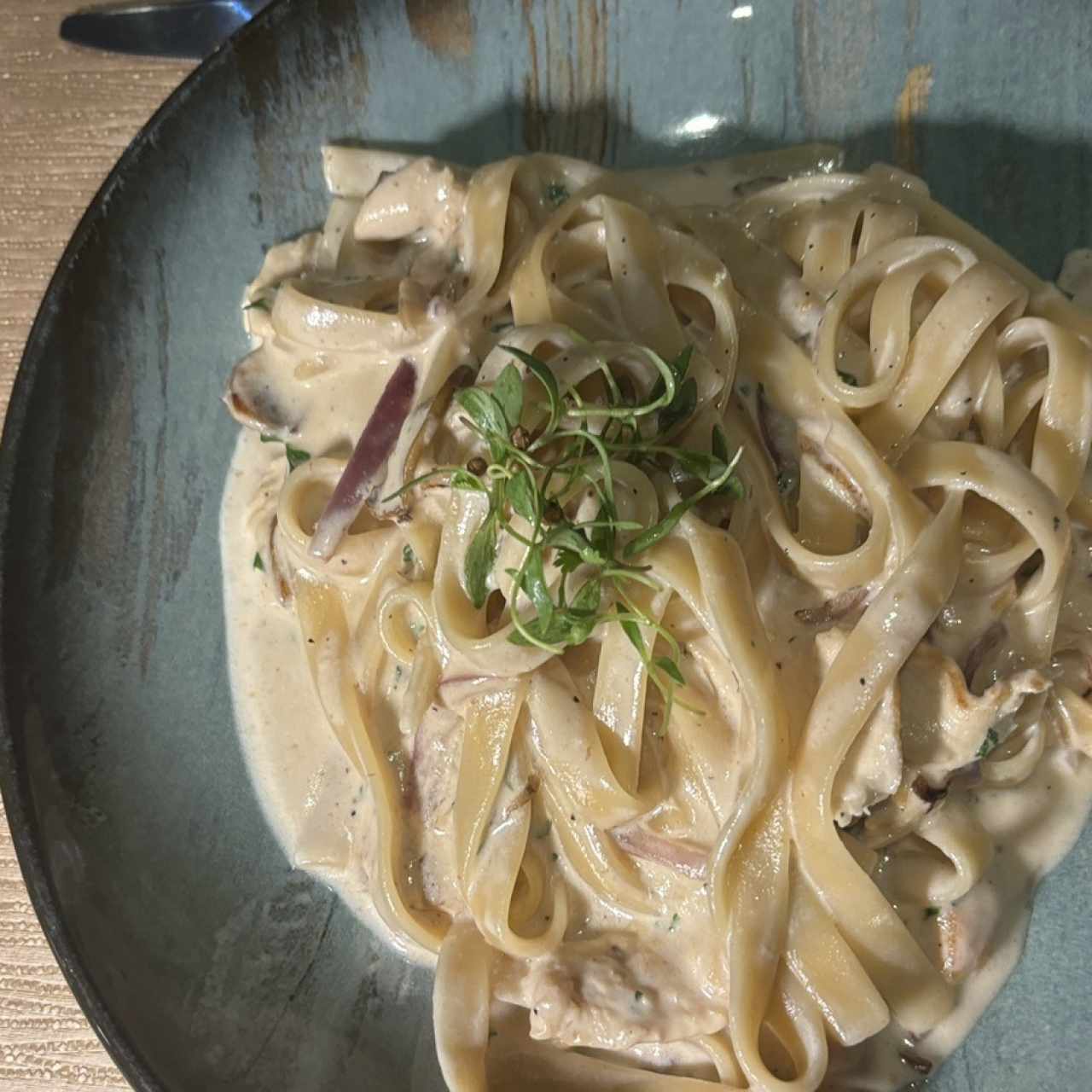 Pasta a la Crema con Trozos de Pollo