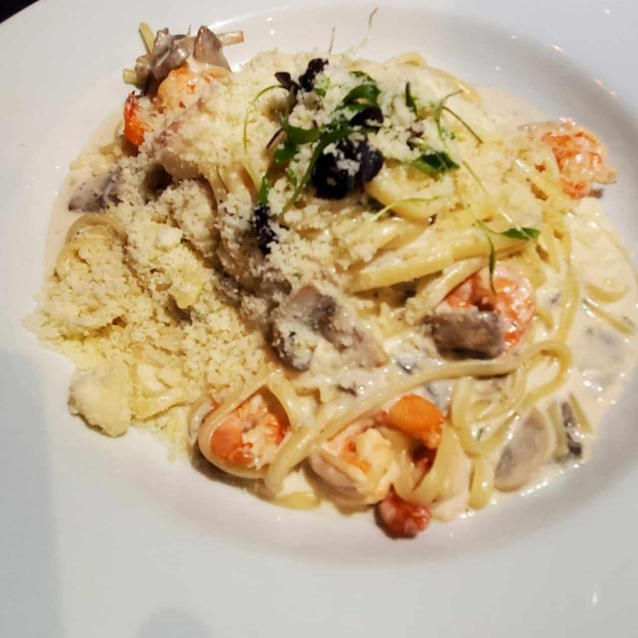 Pasta en crema con camarones