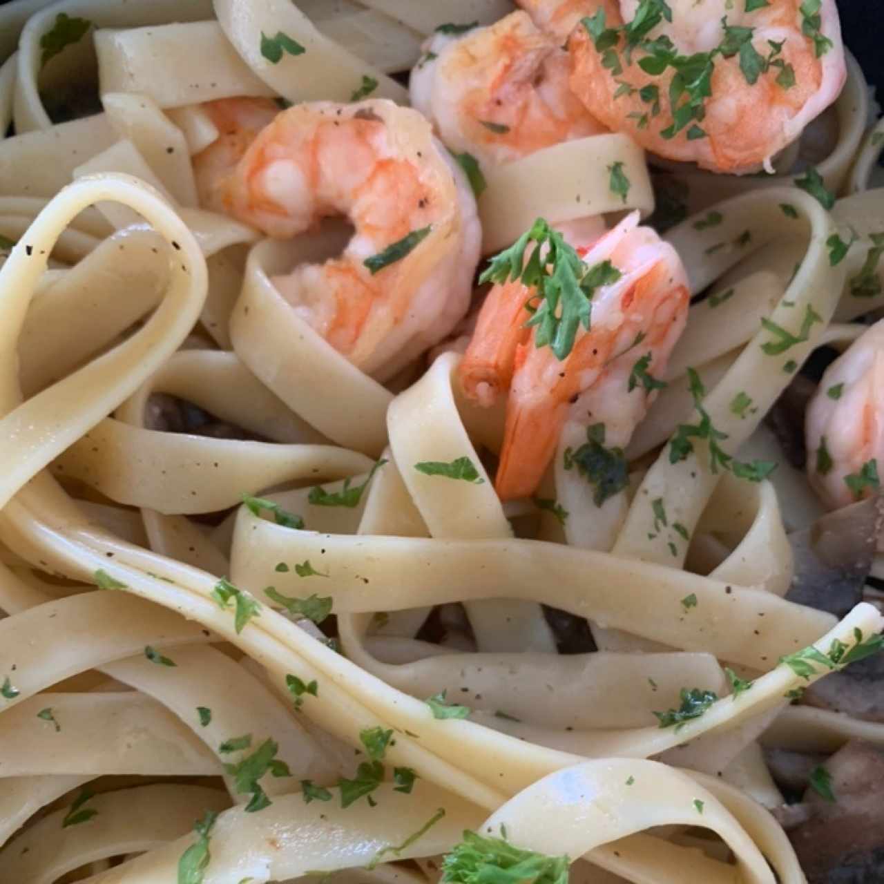 Pasta con Camarones e Fungui