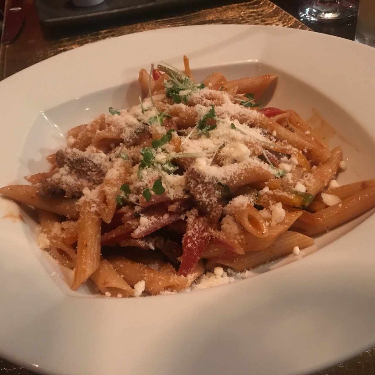 Pasta penne con carne 