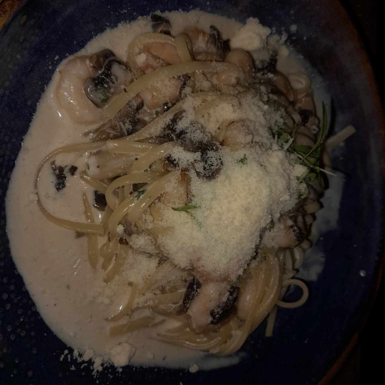 pasta con camarones y champiñones