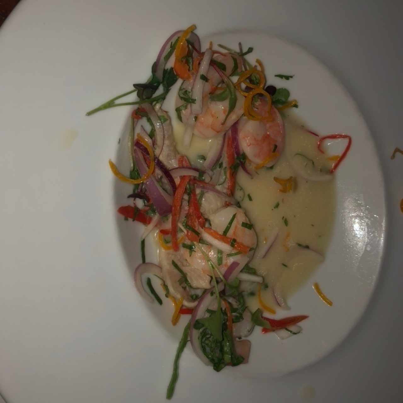 ceviche pez blanco y camarones