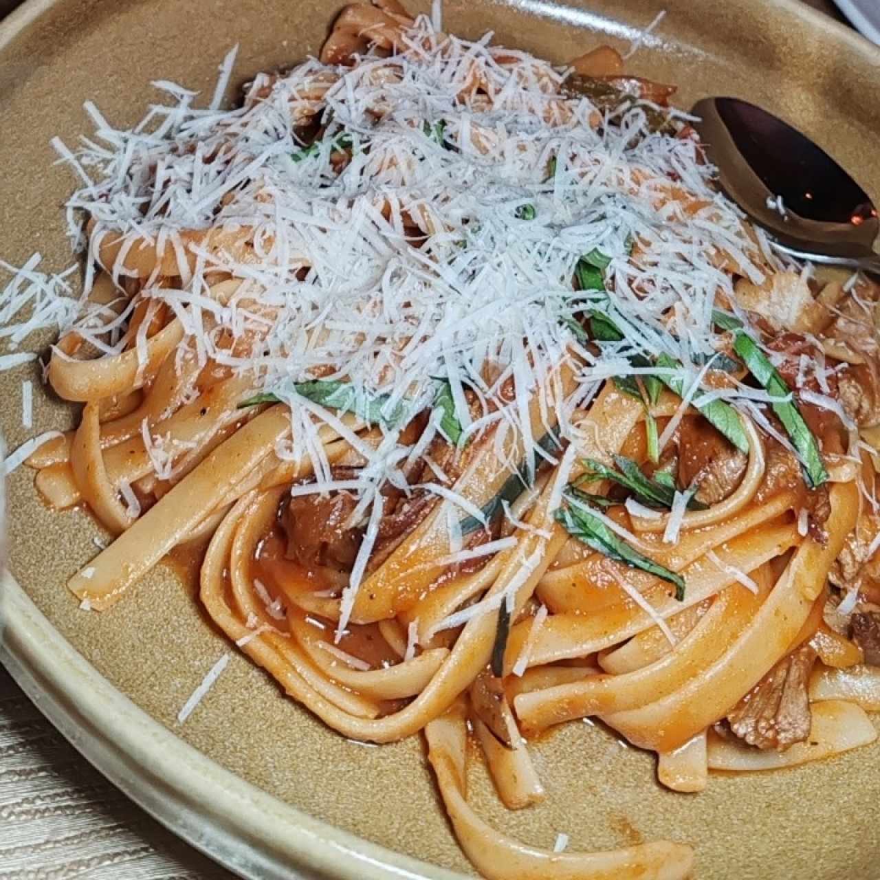 Pasta con Trozos de Filete