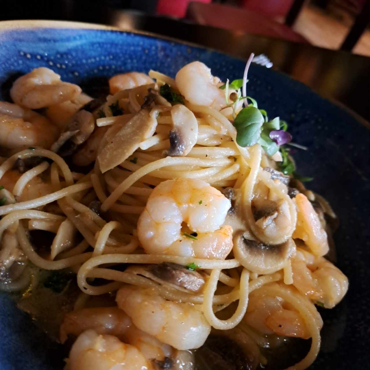 Pasta con Camarones e Funghi