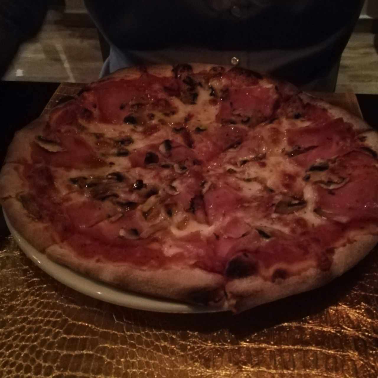 pizza de jamón y champiñones