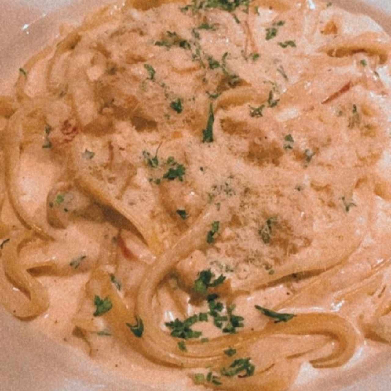 Pasta a la Crema con Trozos de Pollo