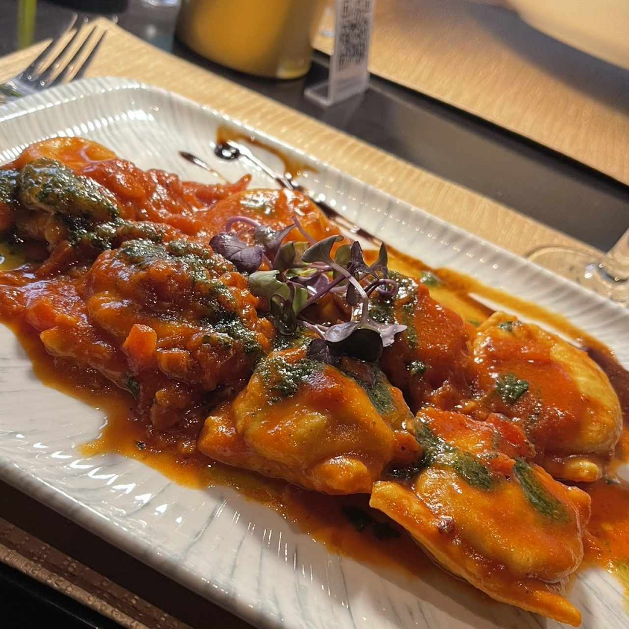 Raviolis De Carne En Salsa Amatriciana