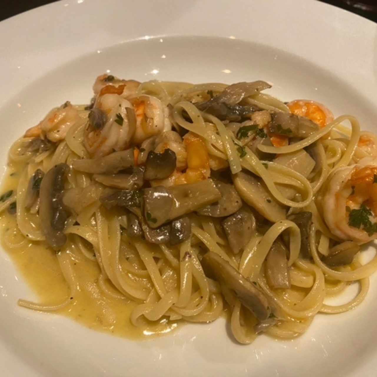 Linguini con camarones y fungi