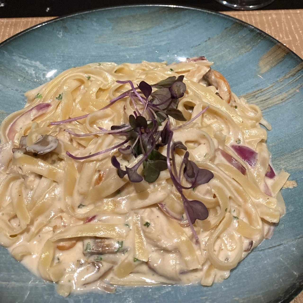 Pasta a la Crema con Trozos de Pollo