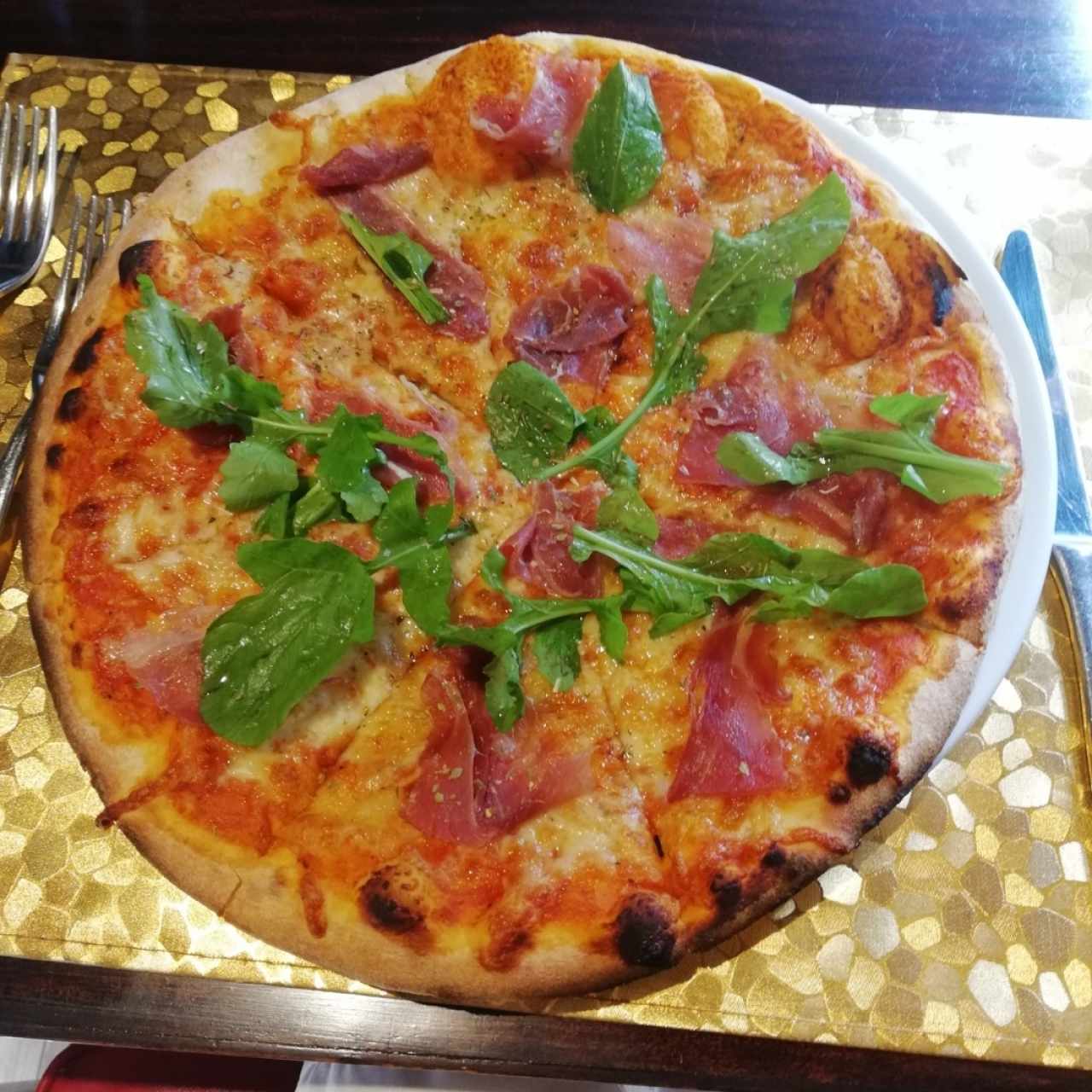 pizza de prosciutto y rugula